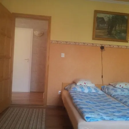Marcsi Apartment *